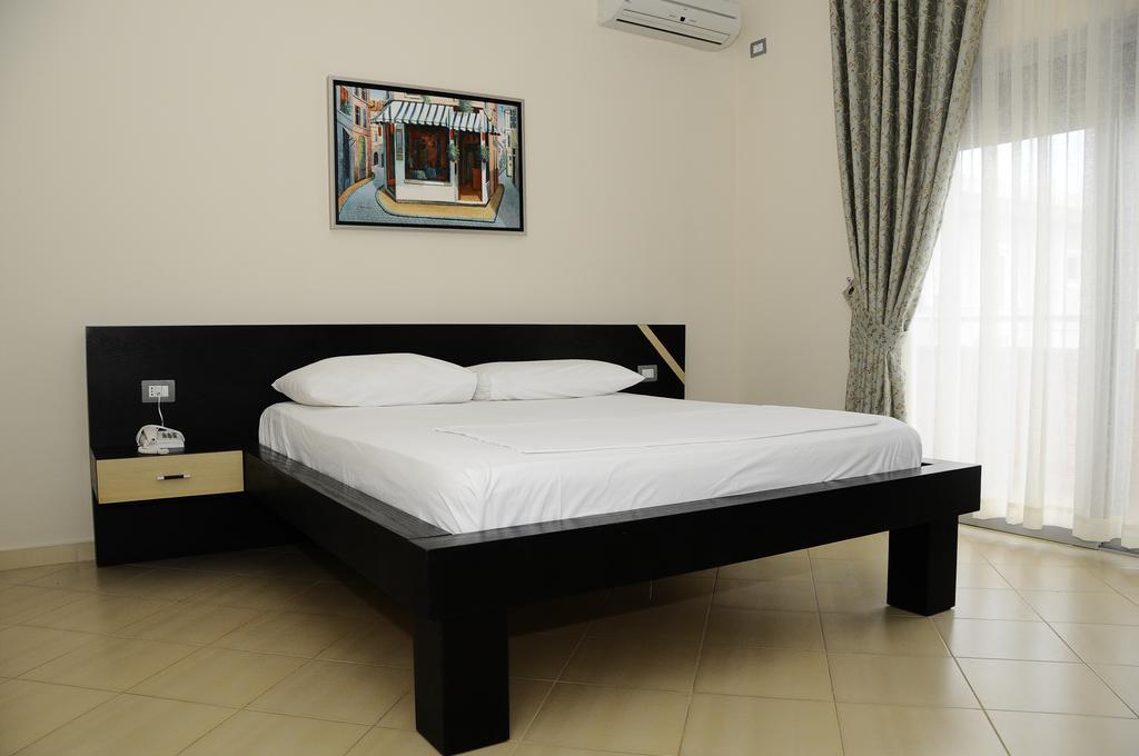 Tirana Hotel Ксамил Стая снимка