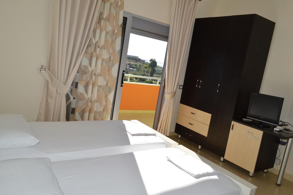 Tirana Hotel Ксамил Стая снимка