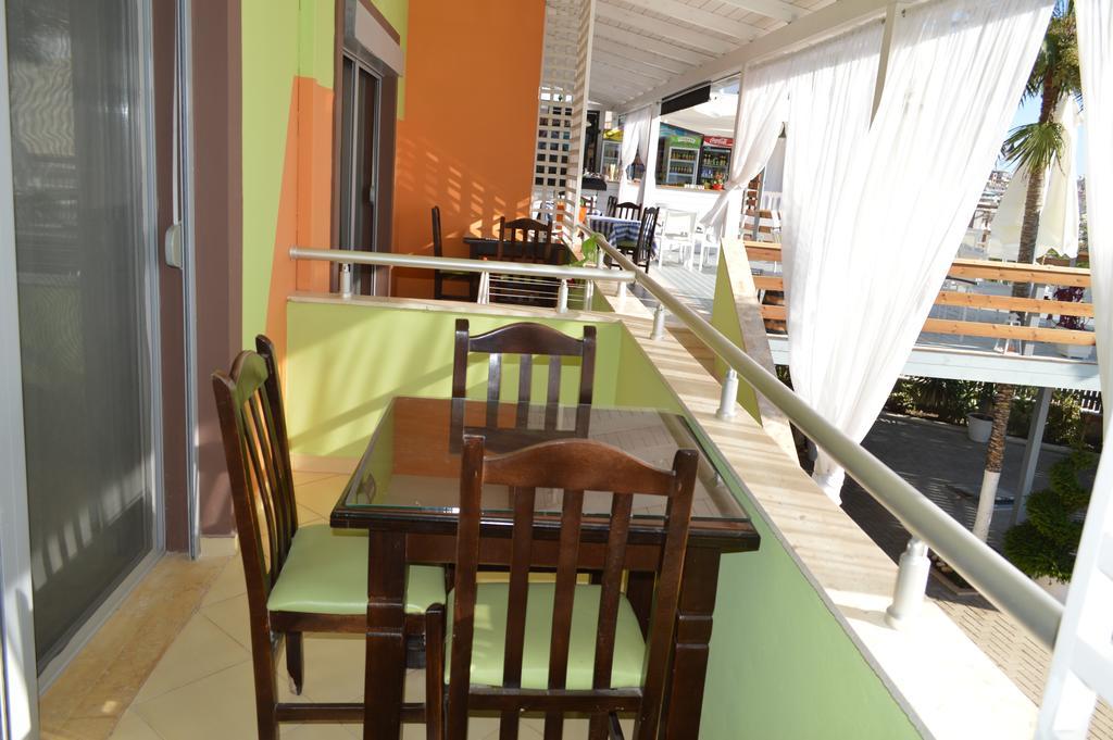 Tirana Hotel Ксамил Стая снимка