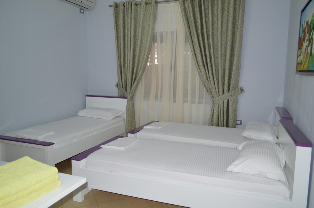 Tirana Hotel Ксамил Стая снимка
