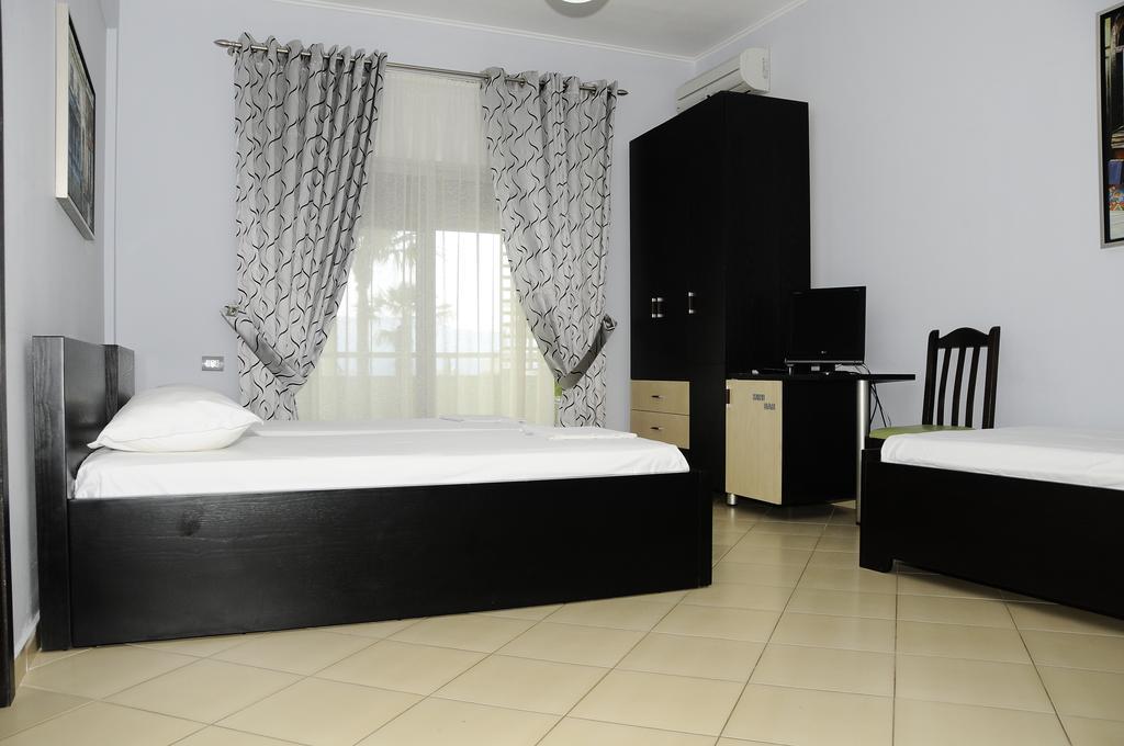 Tirana Hotel Ксамил Стая снимка