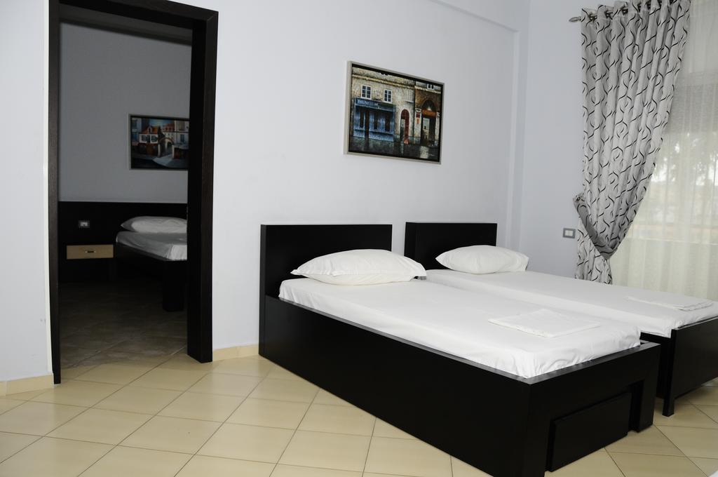 Tirana Hotel Ксамил Стая снимка