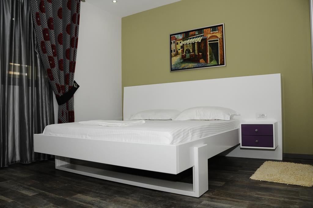 Tirana Hotel Ксамил Стая снимка